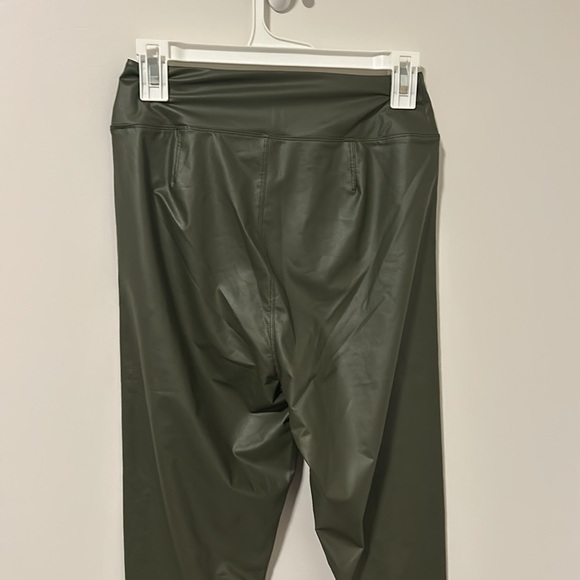 NWT Aerie Faux Leather Forest Green Leggings Size Large - Picture 4 of 5